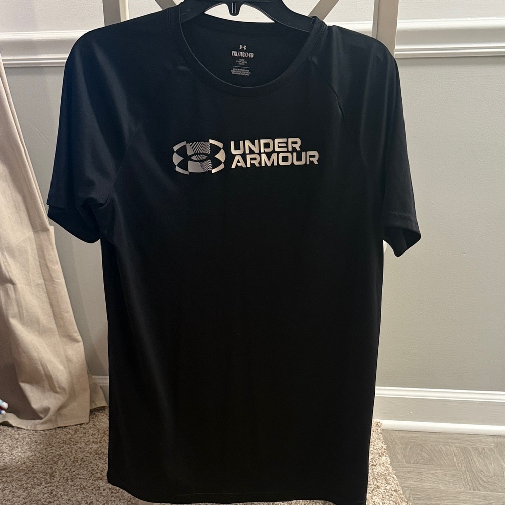 Under Armour Boys Black Short Sleeve Tee